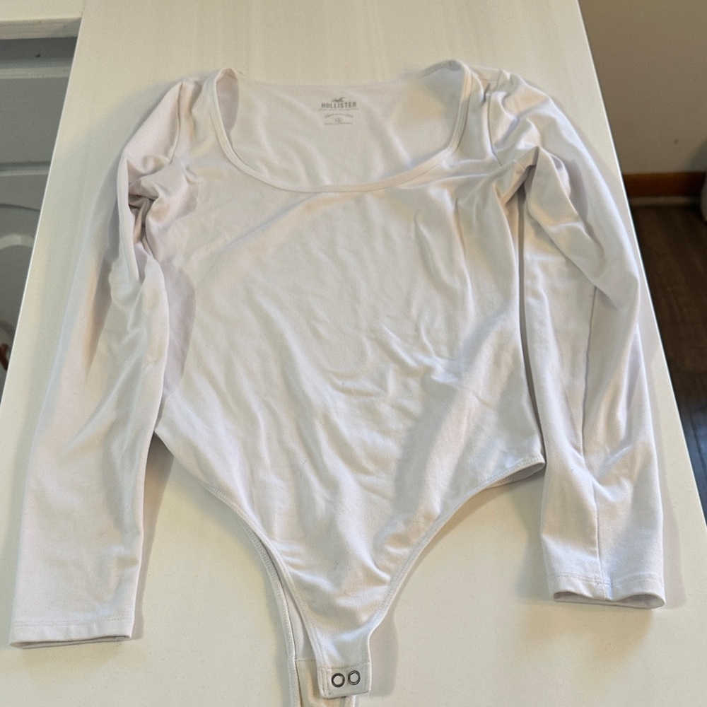 Hollister White Long-Sleeve Scoop Neck Baby One-Piece Bodysuit